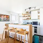 Guestready - Sunny Chic Retreat With Balcony
